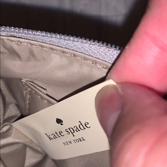Kate spade makeup bag in silver. - Picture 4 of 5